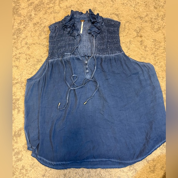 Free People Blue Smocked Boho Blouse Size Large Flowy Peasant Top - Picture 10 of 10